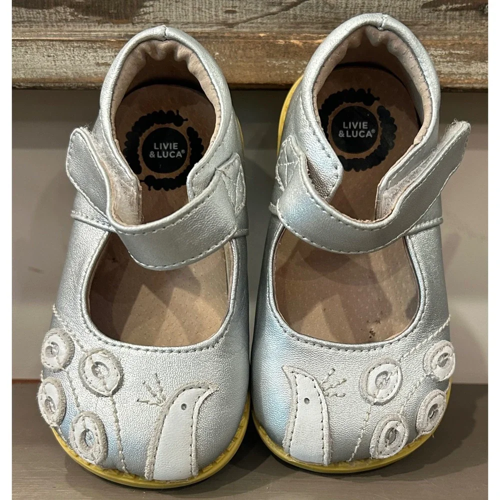 Livie & Luca Silver Metallic Leather Bird Applique Mary Jane Shoes Size 6